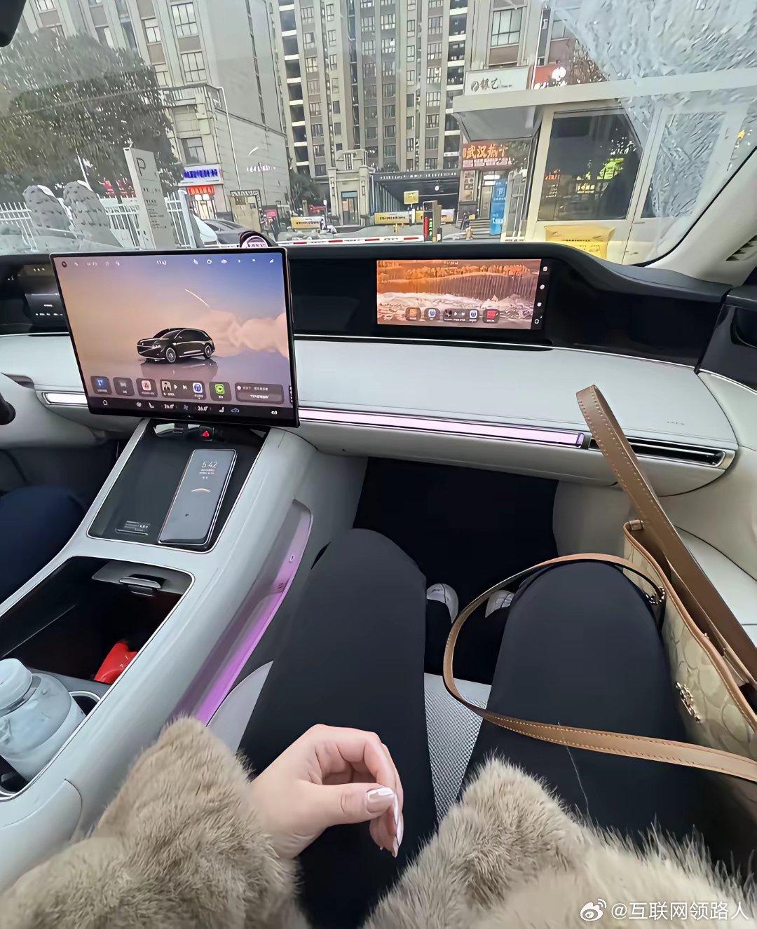 表妹紧急求助！相亲对象开车来接她，这到底是啥车？档次够不够排面？ 