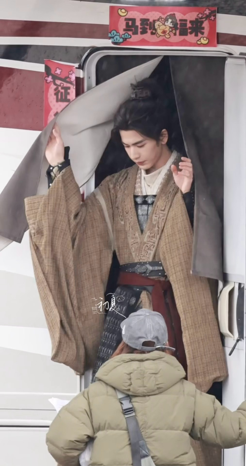 萧厉这套好清秀张凌赫归鸾除夕新衣服路透