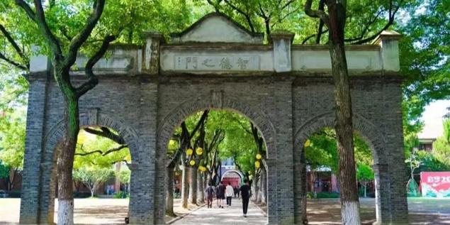 苏州娃的升学焦虑，被两所新校按下暂停键  

8月20日，苏州中学与吴中区、姑苏