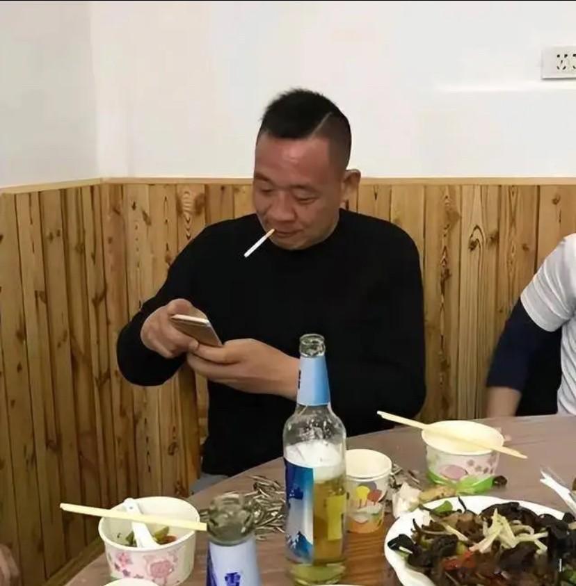 于东来身家不菲，我不关心。

他吃380的饭还是3800的饭，我也不关心。

但