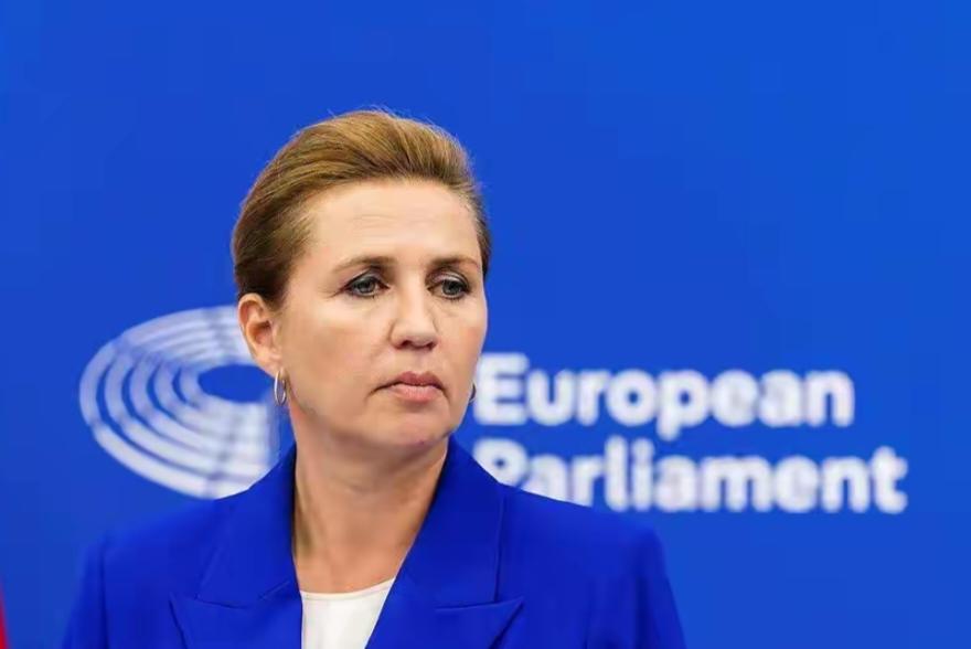 丹麦这是赔了夫人又折兵啊！多年来拼命反华，对美国那叫一个无比忠诚。丹麦首相在国际