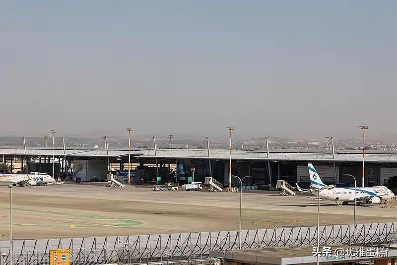 据伊朗方面17日消息，一架受损的美军空中加油机请求在以色列特拉维夫紧急降落，位于