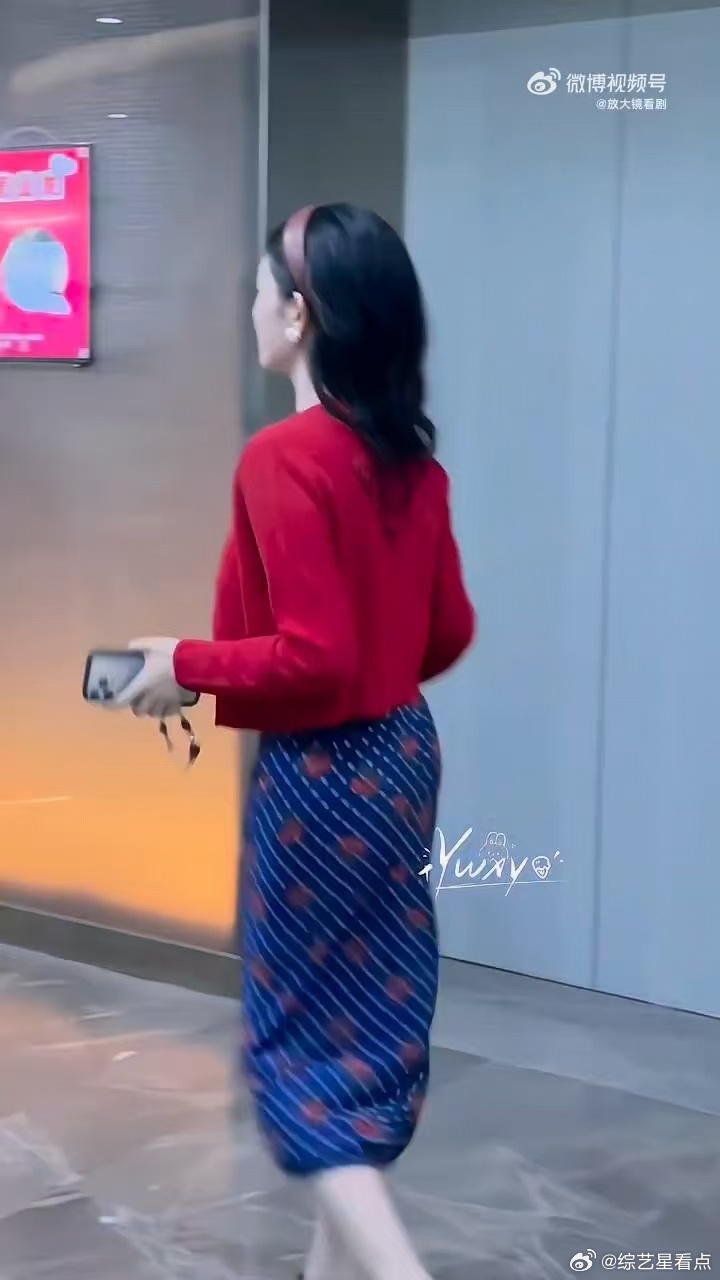 林允剧宣根据角色做造型林允角色走出来了具象化 林允的造型从来不是简单穿搭，而是对