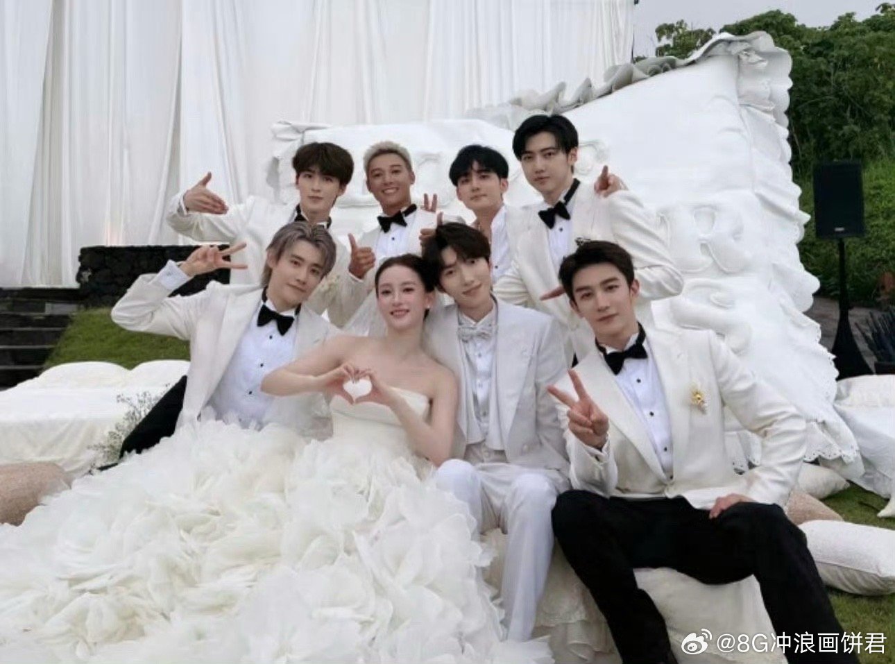 R1SE结婚的就是比没结的成熟浙江卫视跨年晚会 当周震南还在为“爽”和设计美甲代