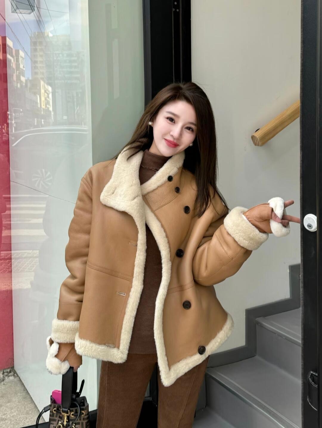 穿搭的精致感是什么?冬日氛围感穿搭图鉴:是毛绒大衣裹住的松弛暖意，是香芋紫面包服