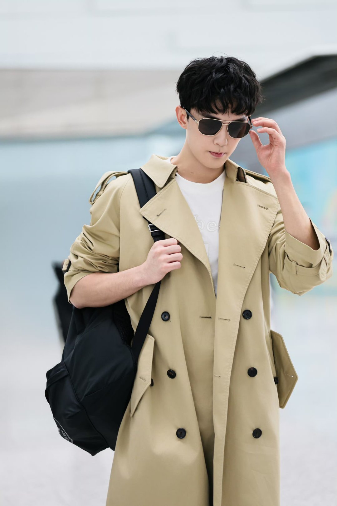 吴磊、张婧仪出发伦敦时装周 ​​​