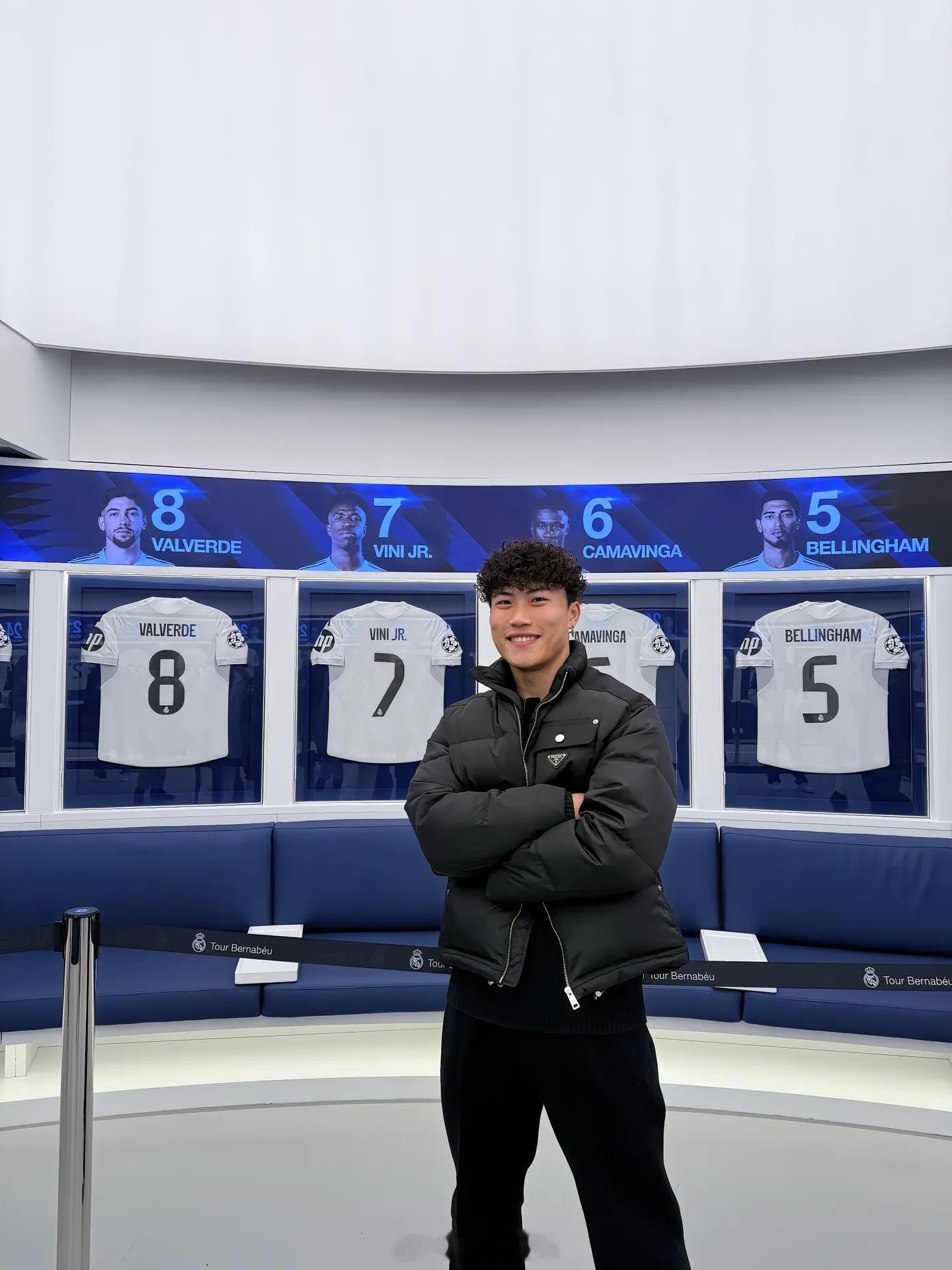 谢文能更新社媒并配文：再一次回来有了不一样的感觉，时隔十多年也快记不清了，美好的