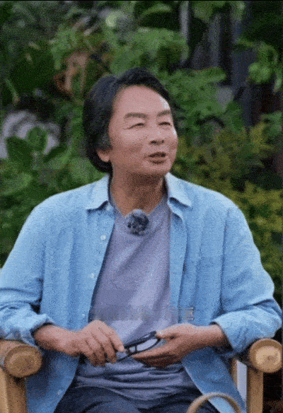 杨迪让刘震云做个mbti杨迪张罗着给刘震云安排MBT，哈哈哈哈哈刘震云都不知道是