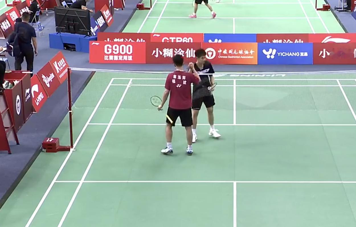 翁泓阳2比0李诗沣 男团D组：福建 3-0 江西1、吴凯安 22-20、21-1