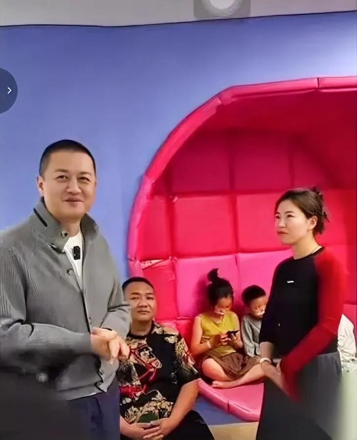 直播间里云南姑娘哭了

16岁，全家攒一年

凑不够5万手术费的零头——

华西