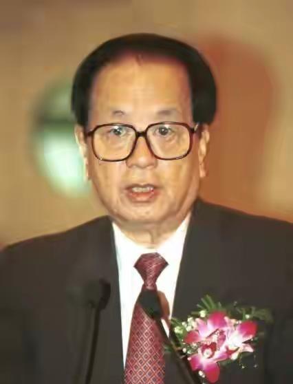 钱其琛原话：＂我们最初深感诡异，想不明白，为什么社会主义建设了几十年的苏联，会有