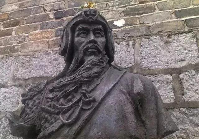 公元1388年，蓝玉率领15万大军北征，活捉80000蒙古贵族。朱元璋笑得合不拢