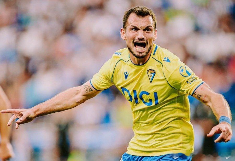 【伤病/西乙】加的斯、巴拉多利德球员赛季报销1.加的斯边路攻击手塔巴塔泽右膝前十