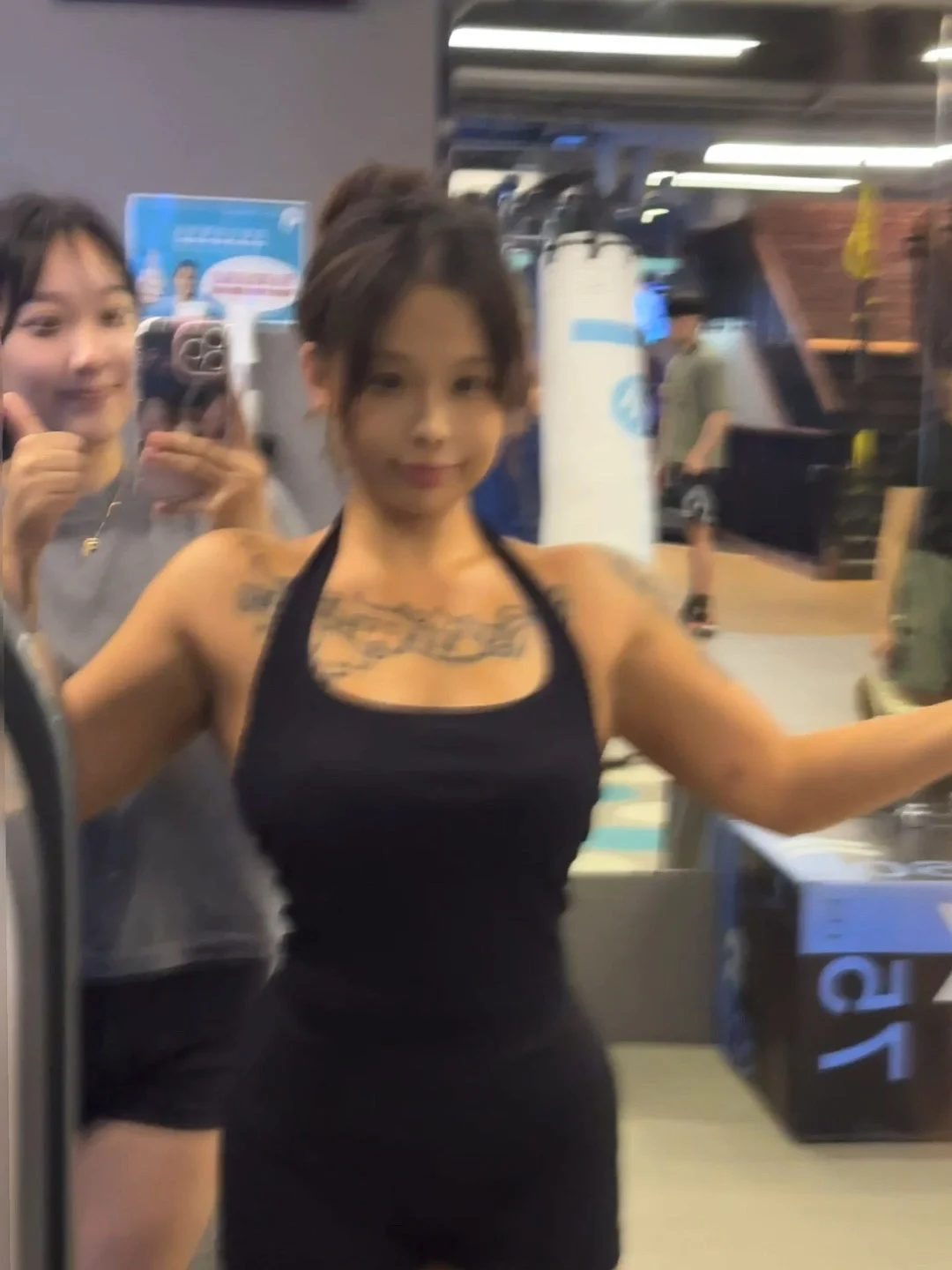 练肩日