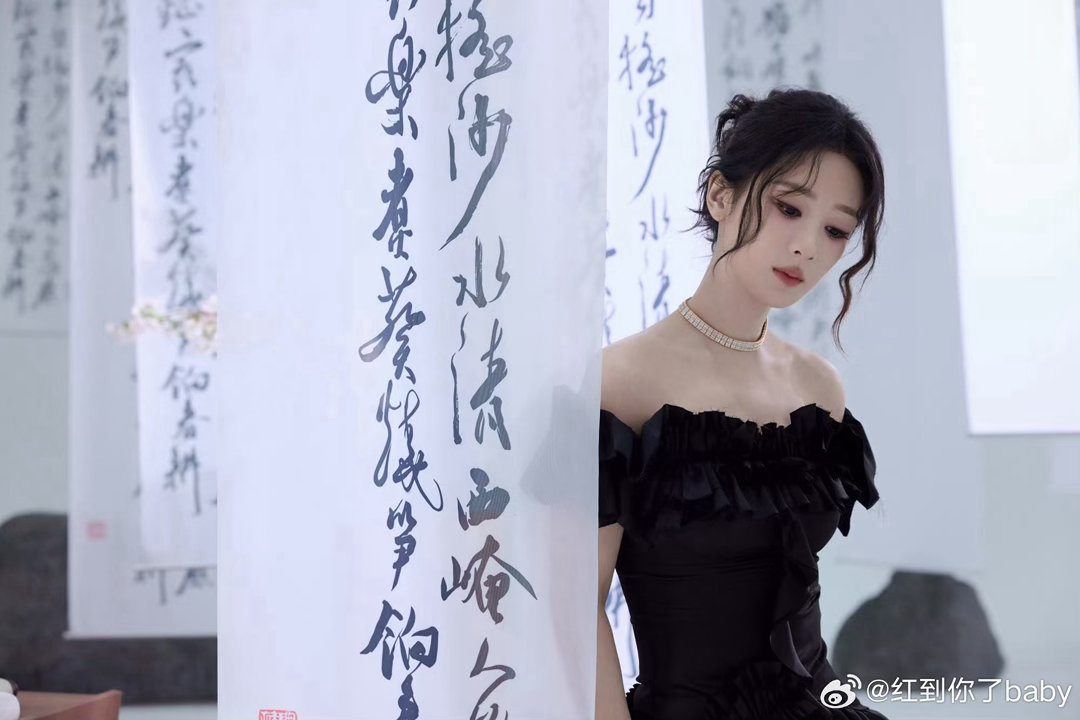 杨紫在家也得偷偷点外卖 杨紫那个“piupiu就抓门”的画面感太强了，宠物果然是