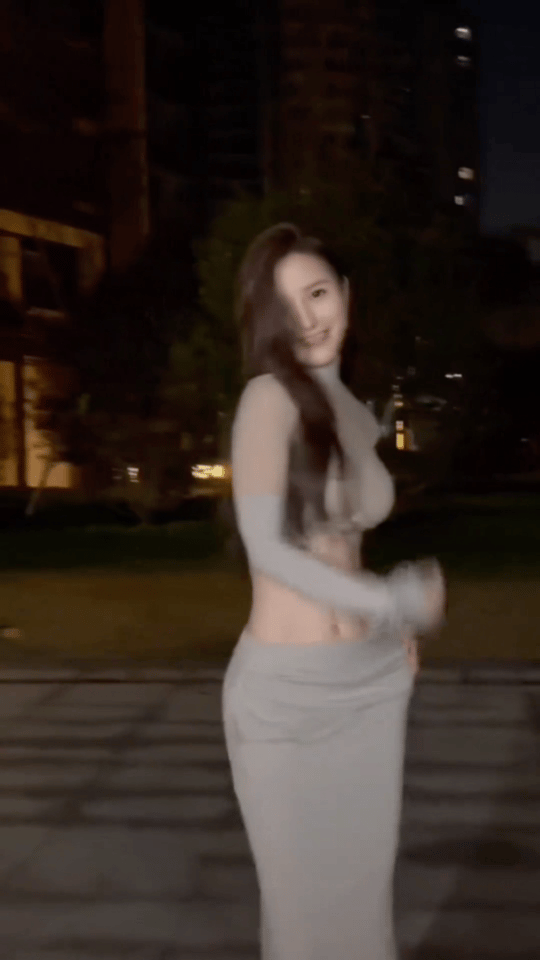 美女这颜值和身材，放在内娱是什么档次