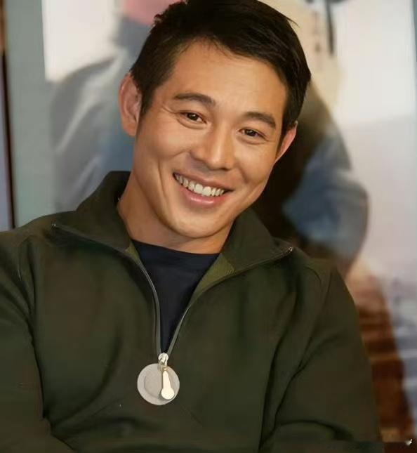 李连杰不担心AI取代功夫李连杰的看法格外通透。AI可以复刻武打招式，却承载不了武
