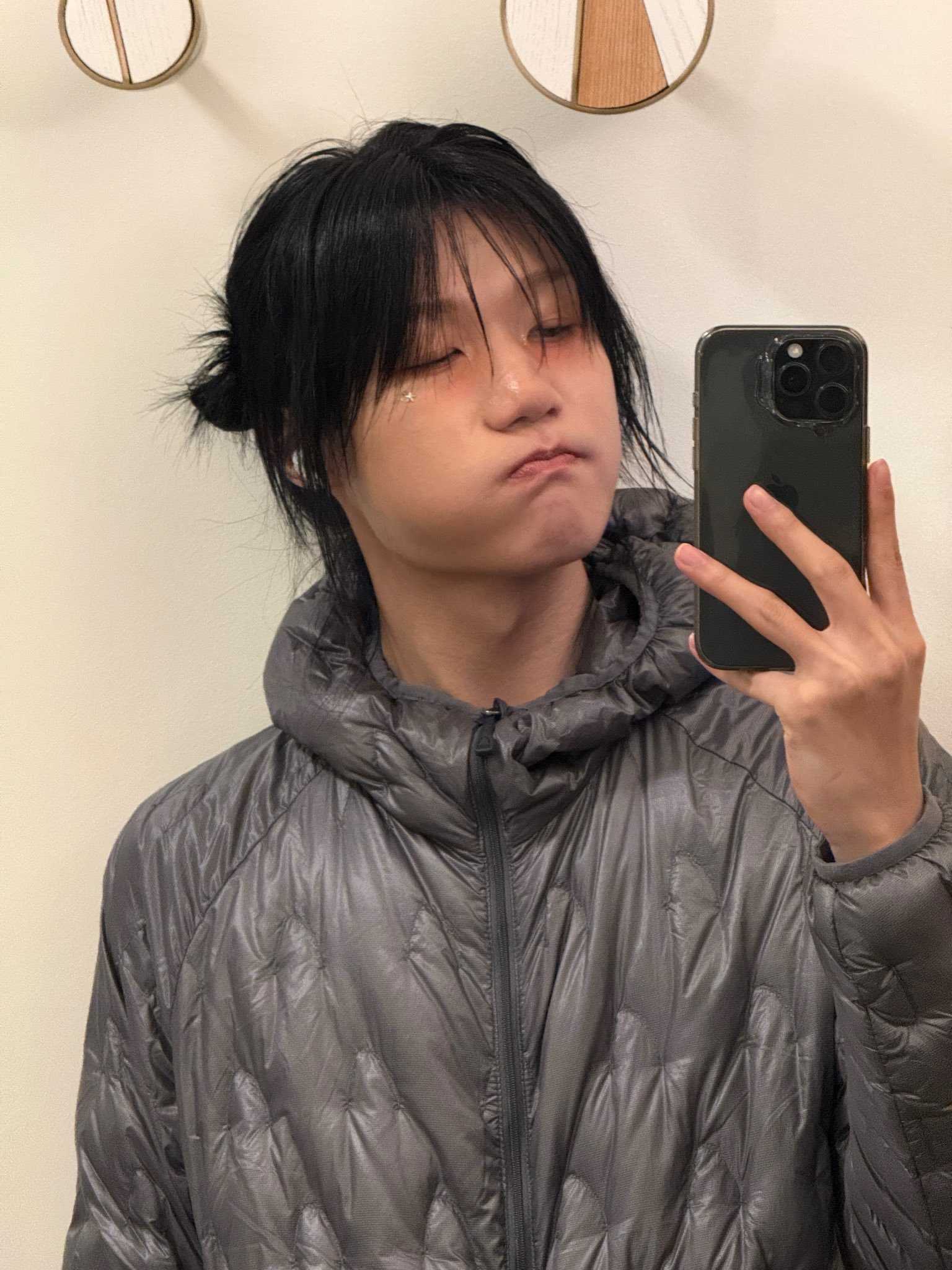 【twi】推热转..P1harmony金钟燮自拍，很可爱的眼下腮红 ​​​