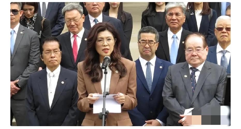 今天看到郑丽文主席的发言，其实有一个蛮重要的象征意义。

郑丽文主席今天发言时提