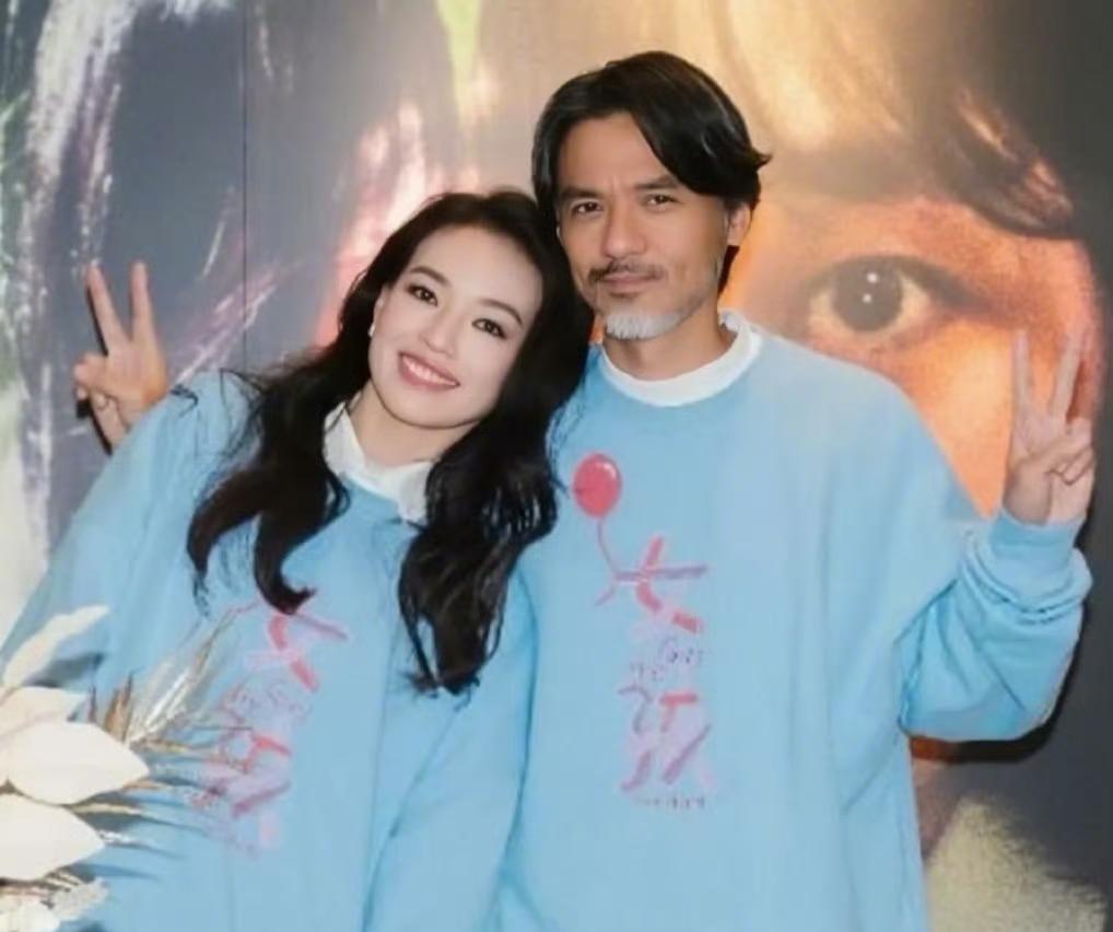 李雪琴问舒淇是怎么和老公冯德伦做了20年朋友以后，最后结婚在一起的，舒淇说：“一