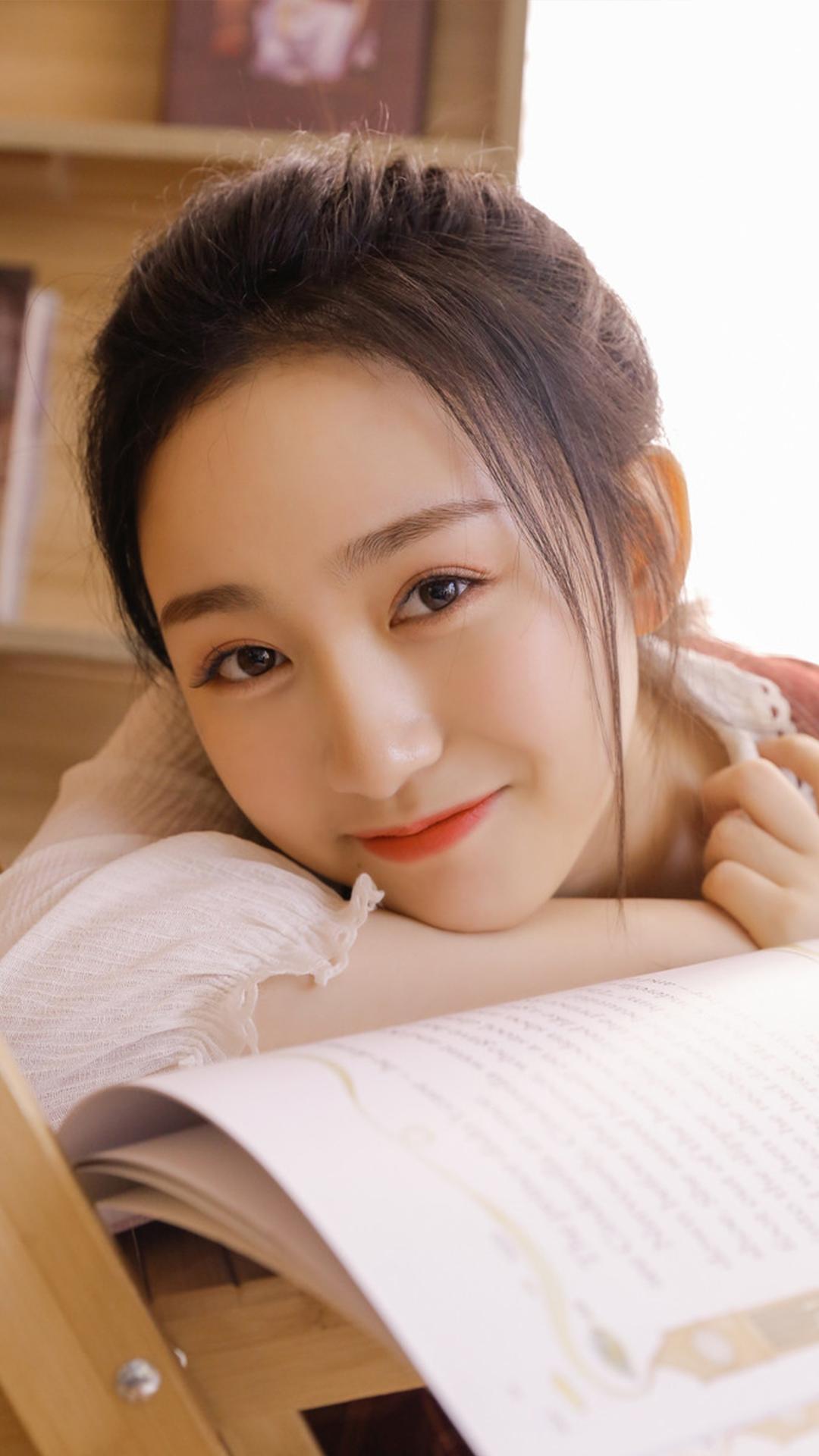 很多人以为，写作是风光、是赞美、是一呼百应的热闹。可只有真正提笔的人才懂，外界的