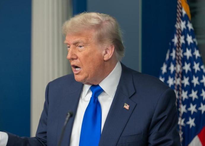 特朗普证实！美军在委内瑞拉附近扣押一艘大型油轮。

当地时间12月10号下午，特