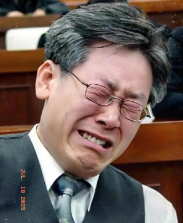 美国人玩的就是“敲山震虎”！韩国你敢不听话，我就非要吓唬你！

然而，在 202