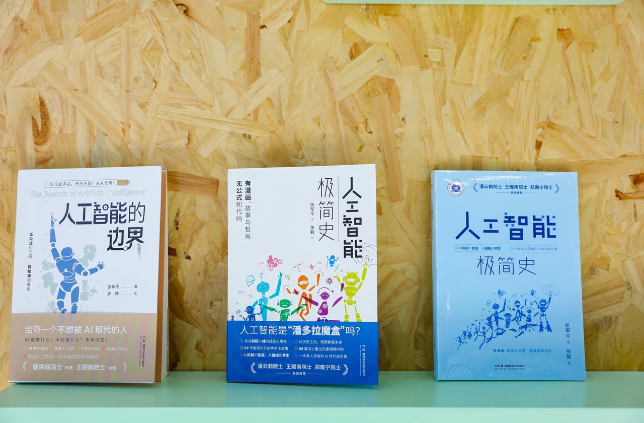 有的机器人在很窄的货架中间钻来钻去，拿药、递药，一套动作挺顺，听说已经真在药店用