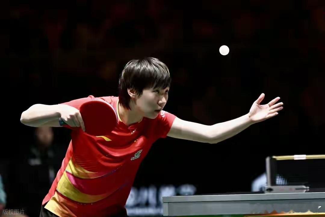 王曼昱4-2力克蒯曼卫冕WTT总决赛女单冠军 六局鏖战上演攻防盛宴 12月14日