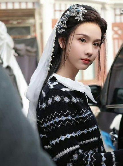 陈都灵月鳞绮纪新造型出妆 陈都灵《月鳞绮纪》新造型出妆路透！嘟嘟美翻了，新造型超