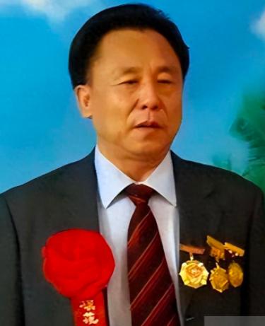 包养10名情妇，生下11个私生子，75岁还在拼命生娃——湖南“土皇帝”倪福林的荒