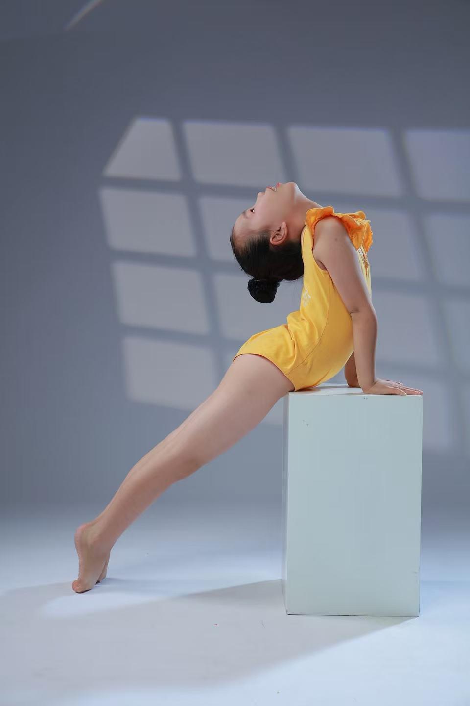 台上一分钟，台下十年功，别人羡慕的舞台风光，是那背后无数个日夜的汗水与坚持。 加