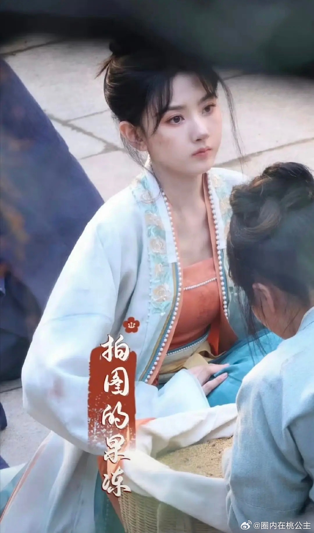 宋祖儿最新路透，简直小猫装凶，萌的犯规啦 