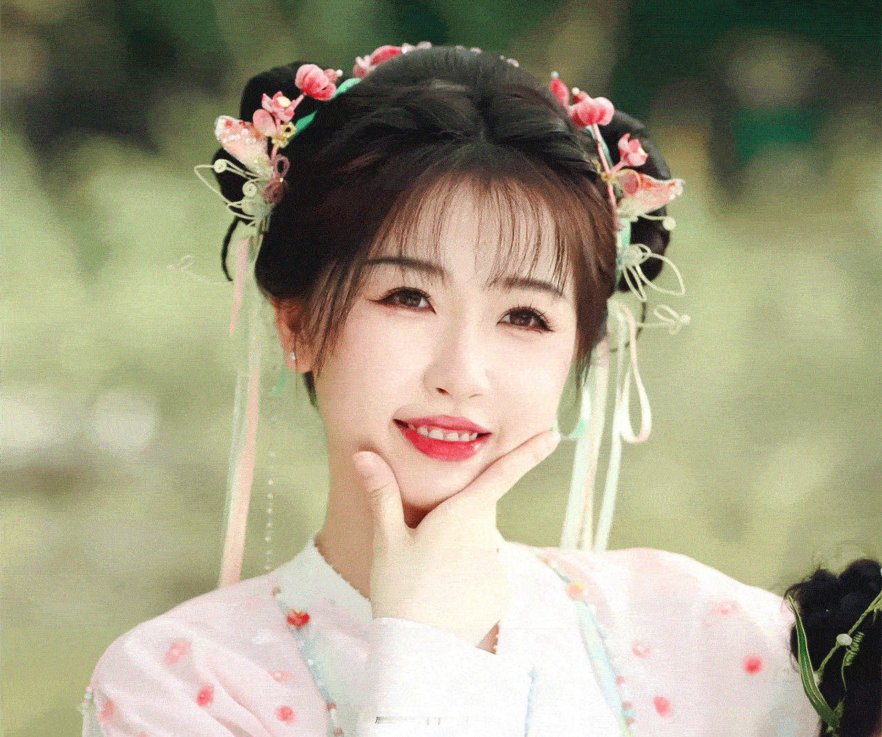 新增红稿 鱼丝们来带虞书欣 词条转评互动 目标1k👍毛毛 扒圈 搞顶 开眼  