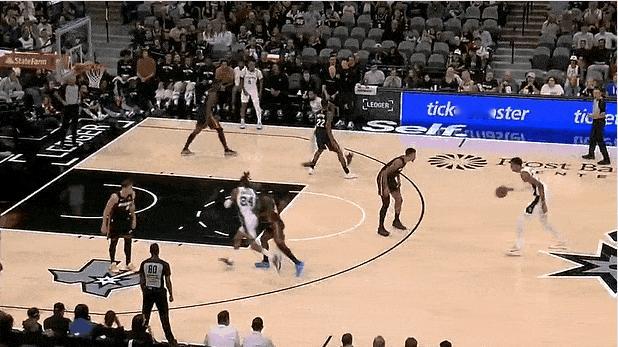 来喽！真假文班亚马今日正式对决！
在今天NAB常规赛马刺对阵热火的第一节比赛中，