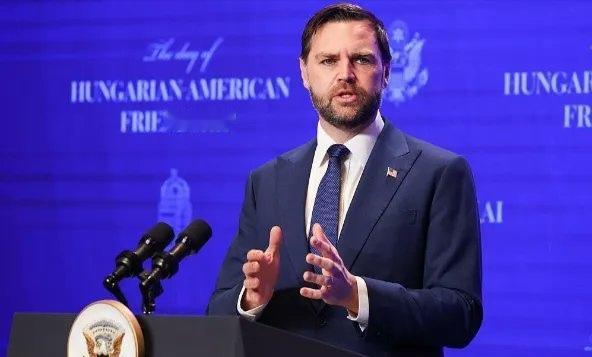 美国与伊朗谁更想谈判？美国的谈判意愿更强，想走、怕耗，谈判是最优解。
政治压力山