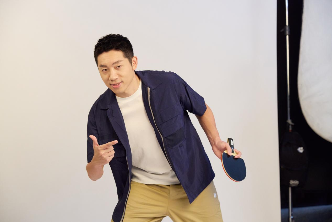 许昕躺着也能把球打了 刷到许昕躺着打球，哈哈哈哈好美的精神状态，花式炫技简直不要
