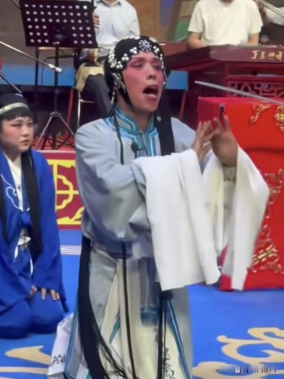 看了这个版本的秦香莲，终于理解陈世美了