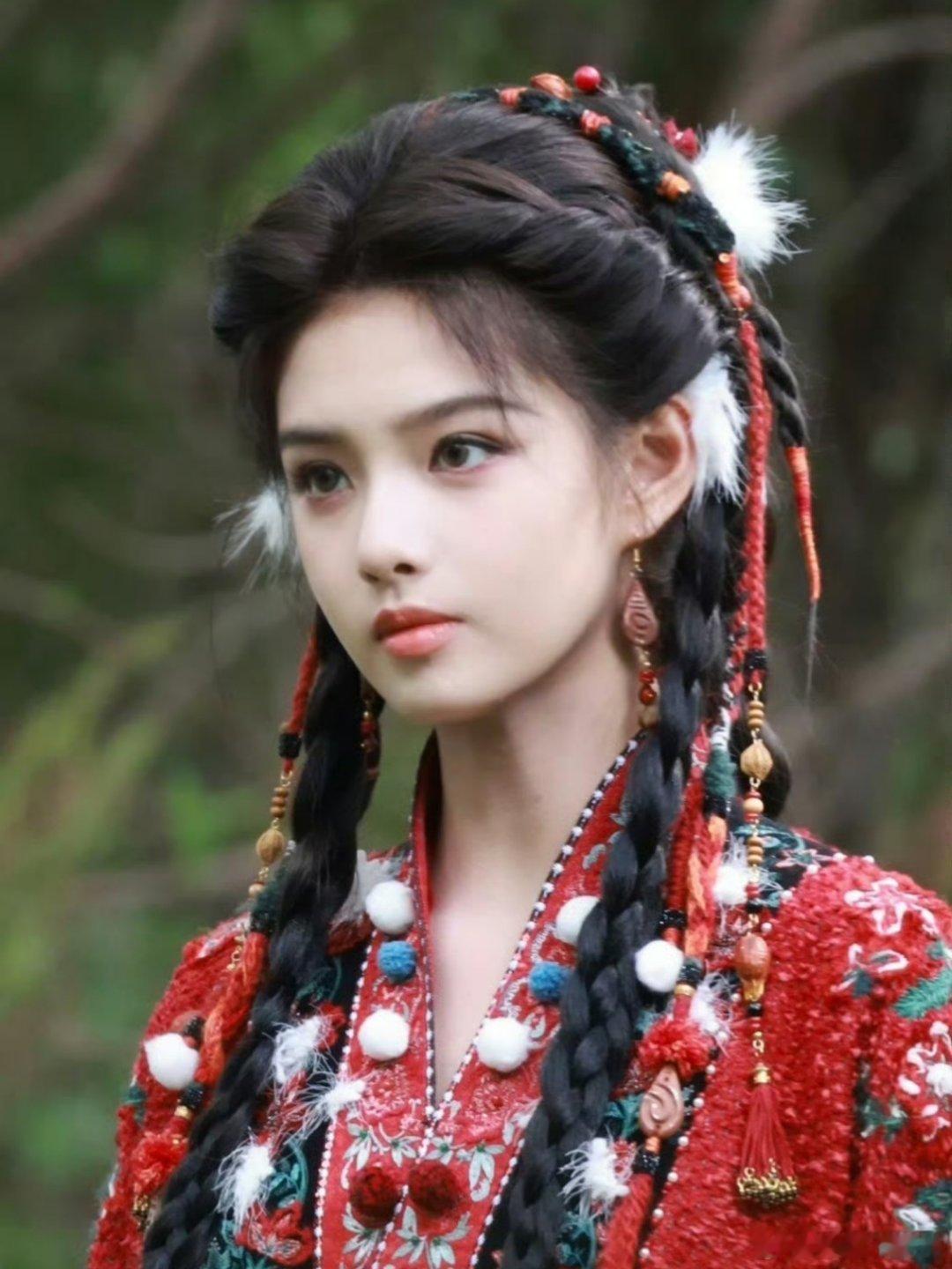 艾米进组几天瘦了一大圈婴儿肥都瘦没了珍贵的脸颊肉时期要成为过去式了…取而代之的是