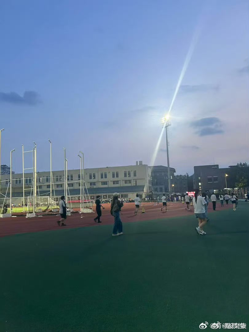 3小时从北大跑向丹麦趣味虚拟跨国夜跑挑战超有意义，千名学子并肩前行，短时合力完成