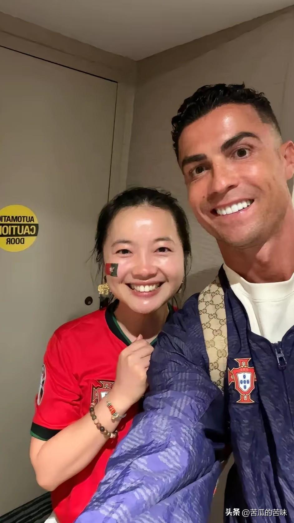 2026年，美加墨世界杯最幸运的中国女生，在电梯里偶遇C罗，激动得差点尖叫起来。
