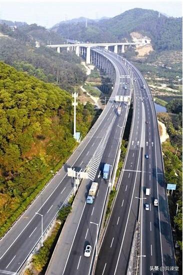 代表建议高速年度3000公里免费。想法很好，我作为车主我也支持，但是没有可操作性