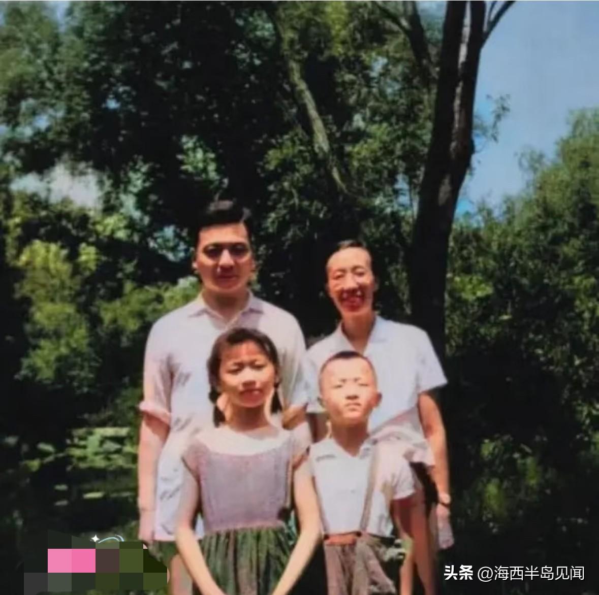 60年代，邓稼先携妻子及子女十分罕见的一张珍贵留影。
当时的邓稼先为了祖国的科研