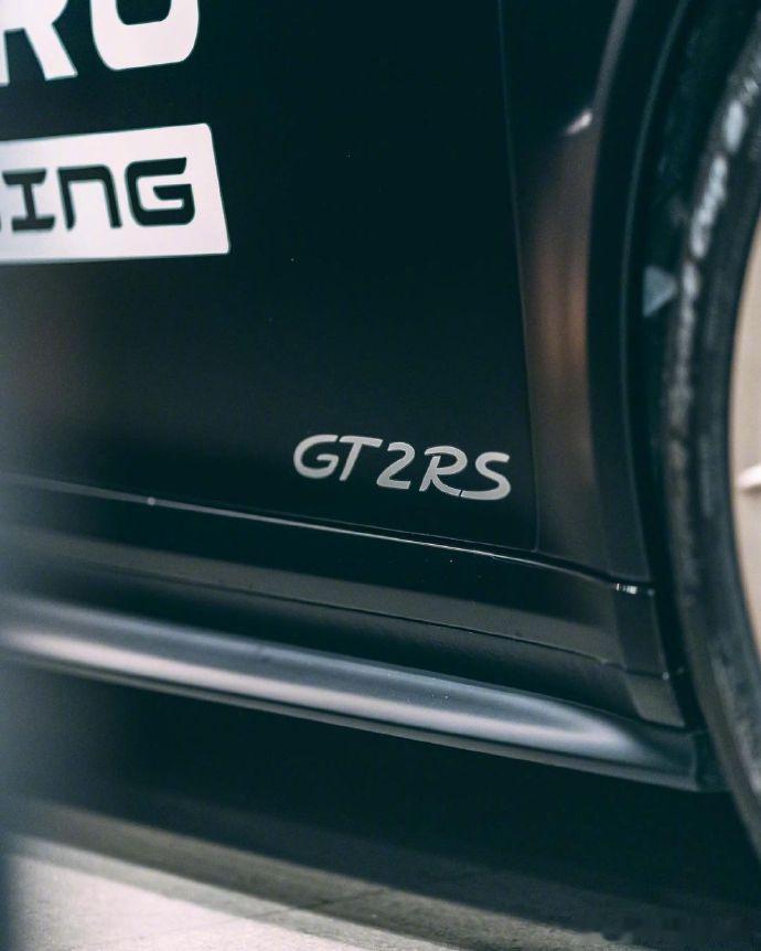 保时捷911 GT2 RS黑色波蛙！汽车