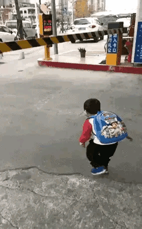 真正成熟的人，永远懂得摆正自己的位置，客观看清自己的能力，掂量明白自己的几斤几两