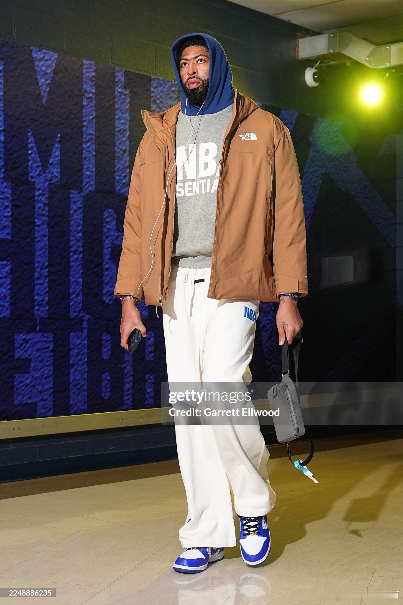 MFFL 伤病报告：常规赛第22场vs掘金。弗拉格（右手拇指扭伤）出战。戴维斯（