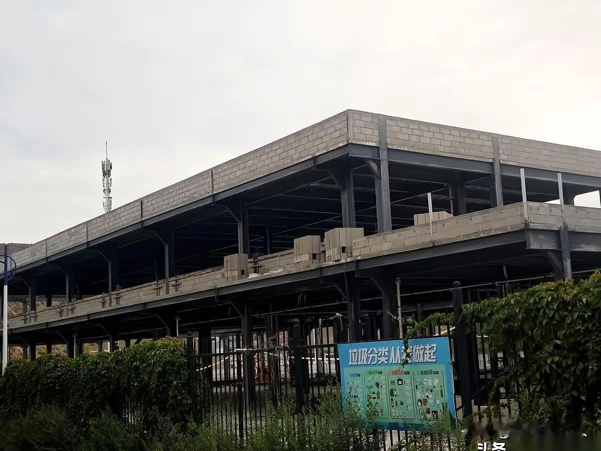 进度引关注！摩界西山项目主体建成停滞？官方：正推进水电气接入，预计年底竣工
 