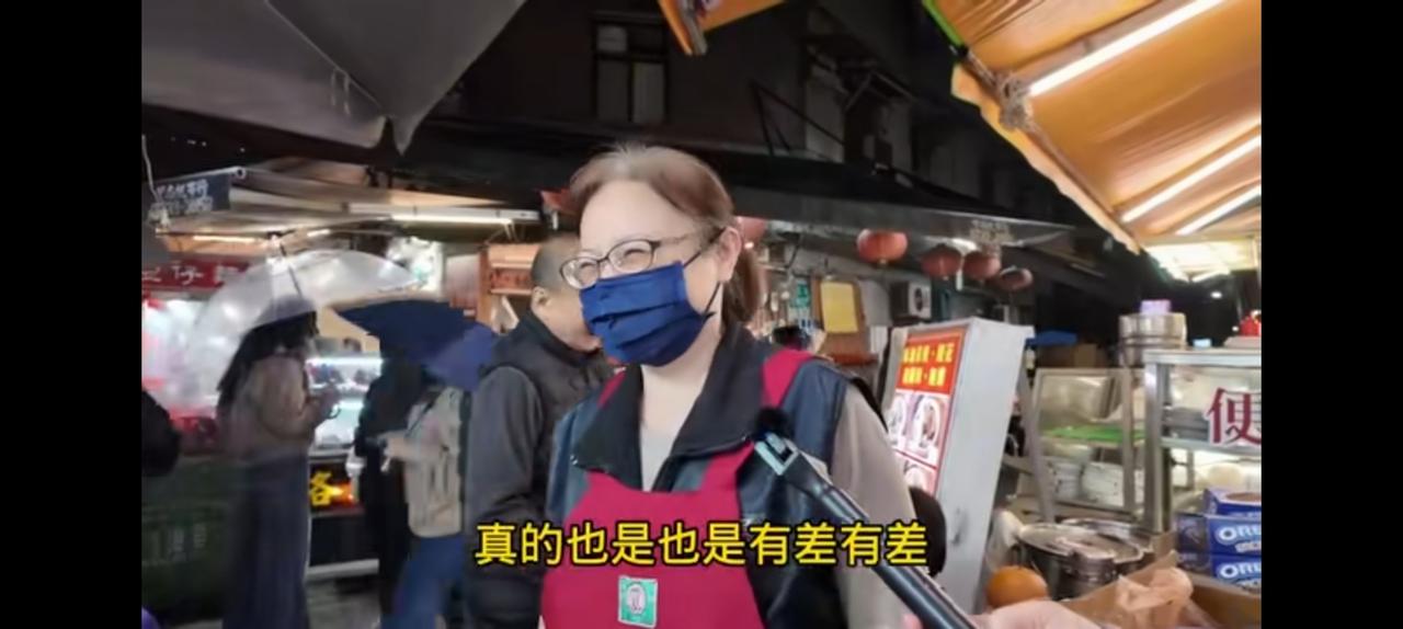 台北街头采访米粉店，女老板说了大陆客素质差。
她们脸色冷漠，来不来看素质，全是不