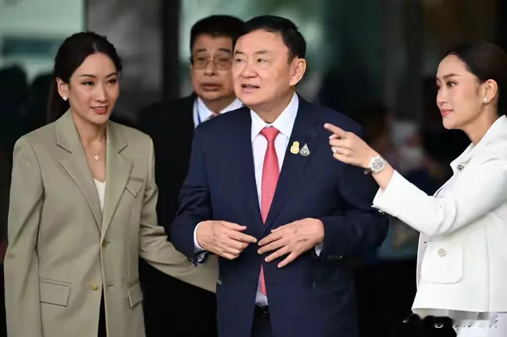 泰国政坛风云再起：西那瓦家族“换帅”背后的权力棋局  

当为泰党宣布提名46岁