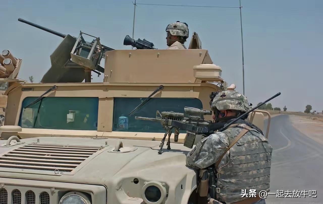 06年美军在伊拉克，看看那个时候的美军装备，战术手套、防弹衣、夜视仪、单兵通讯、